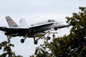 Direkter Draht zur Nato: Der Kampfjet F/A-18 der Schweizer Armee. © Keystone